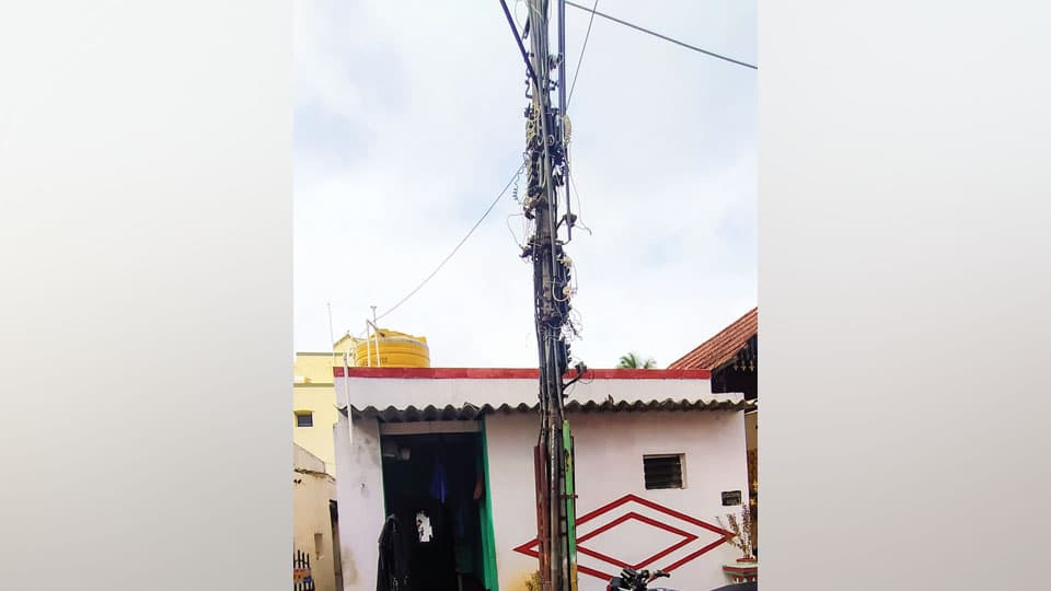 Dilapidated electric pole posing danger at Vidyanagar