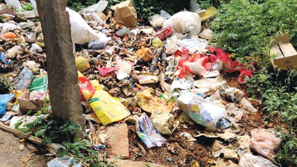 Garbage dumped at Srirampura needs to be cleared