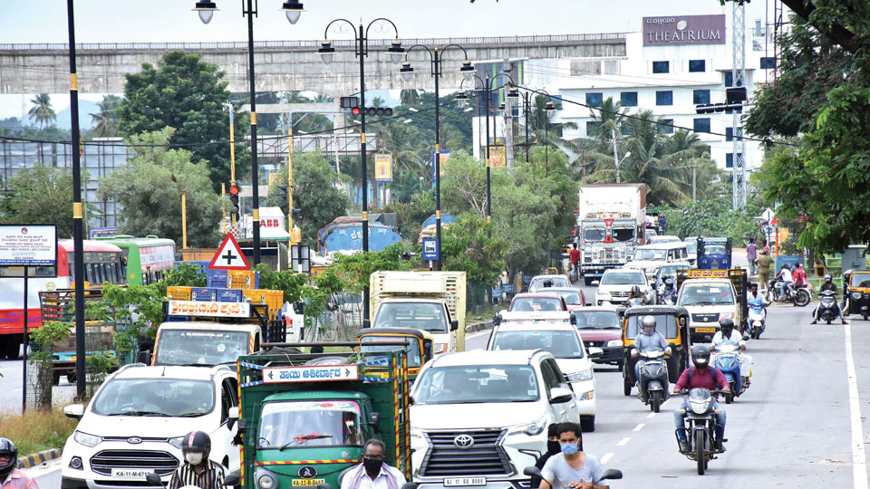 Thousands from Bengaluru return to their hometowns