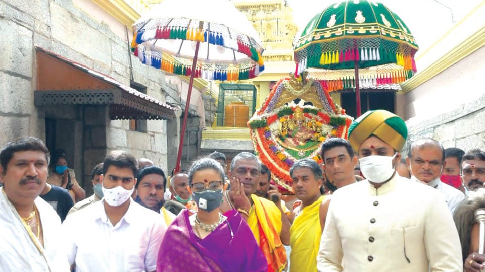 ‘Prakarotsava’ marks Chamundeshwari Vardhanti atop Hill sans devotees