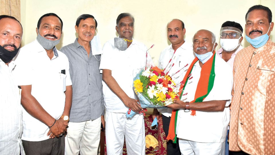Newly-nominated MLC Vishwanath calls on MP Sreenivasa Prasad