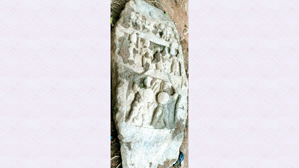 Three ‘Veeragallu’ found in B.M.Shri Nagar