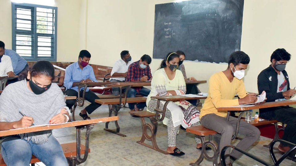 Final year University exams to be held by Sept. 30: SC