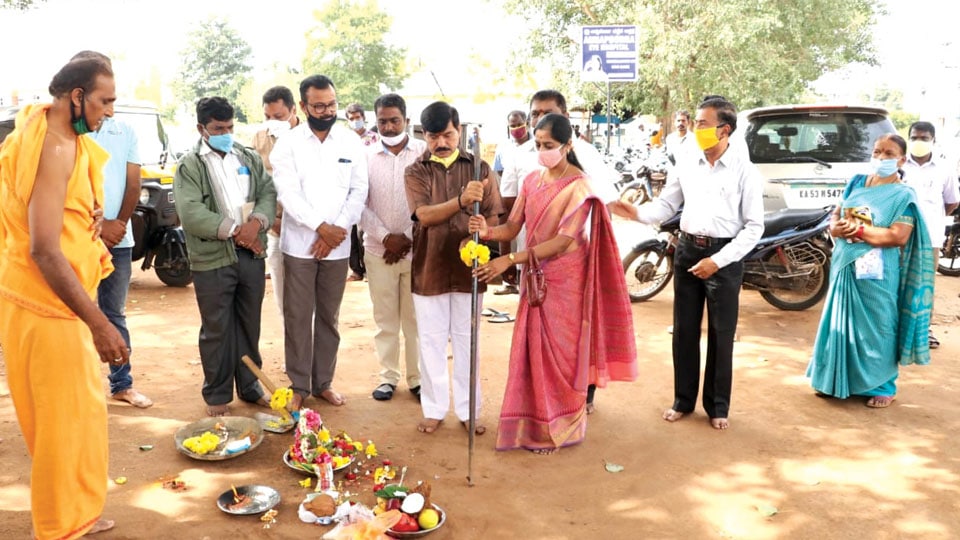 Ramdas performs ‘Guddali Puja’ for road development and widening works