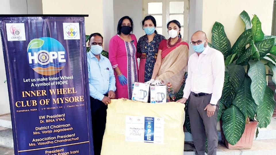 Inner Wheel Club donates bed sheets, blankets & kettles to Pourakarmikas’ CCC