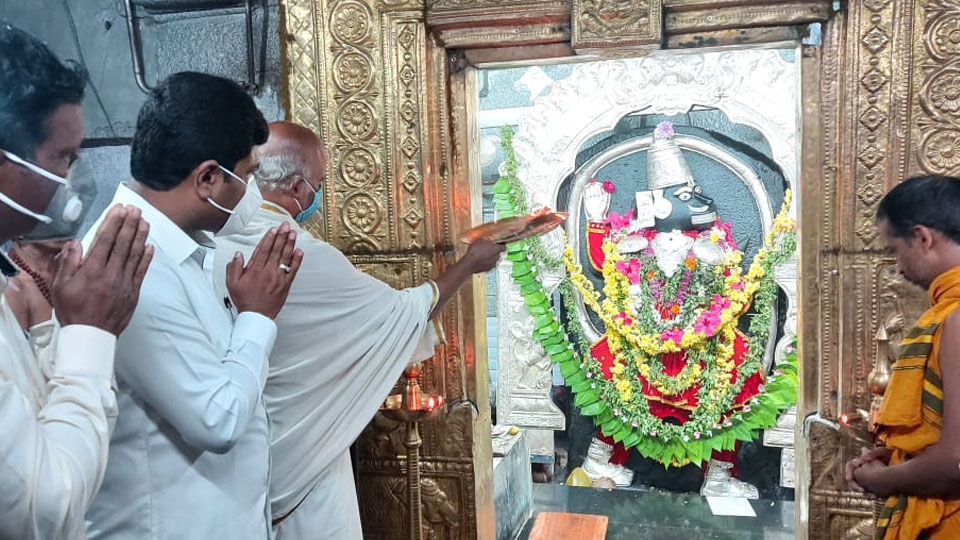 BSY’s son prays for his hospitalised father
