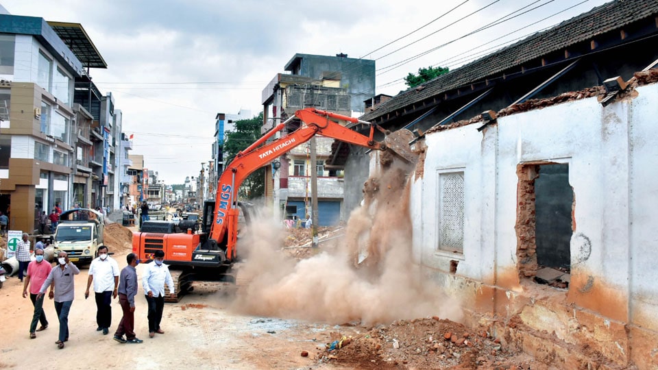 Irwin Road-widening picks up pace: Portion of District Industries Centre demolished