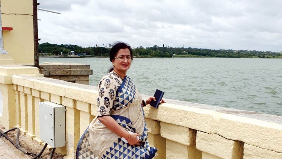MP Sumalatha visits KRS