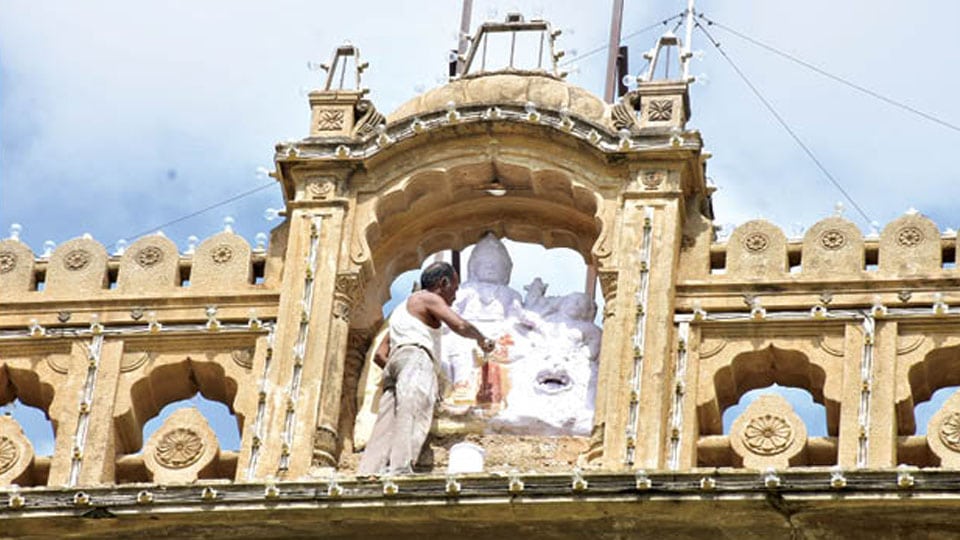 Painting work begins in Mysore Palace for Dasara