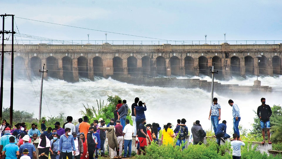 KRS Dam near full: Heavy rush of tourists
