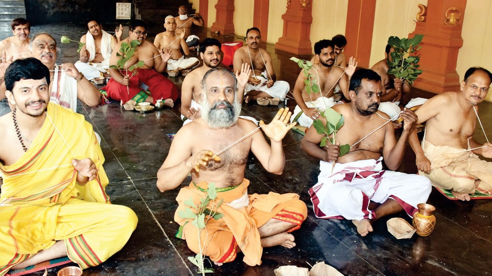 Mass Upakarma ceremony held