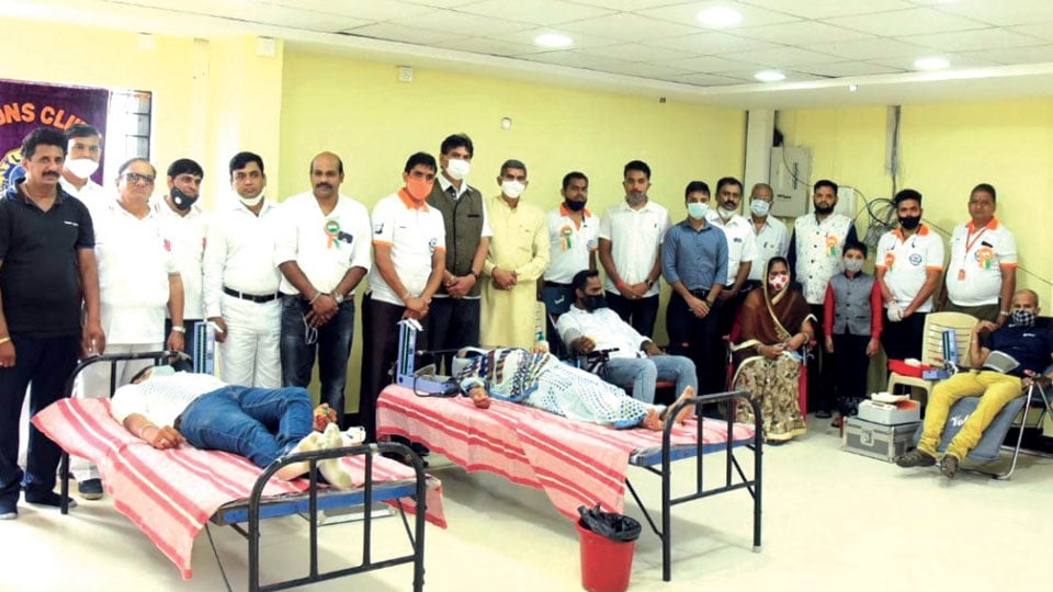 Blood donation marks Independence Day celebration by city organisations