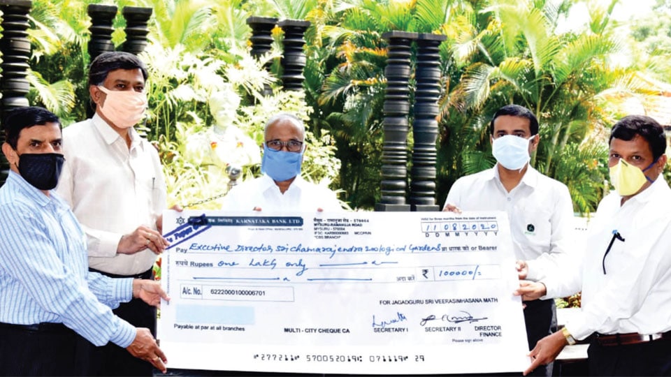 Suttur Mutt donates Rs. 1 lakh towards Zoo maintenance