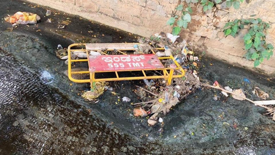 Will this barricade be removed from the drain at Vijayanagar?