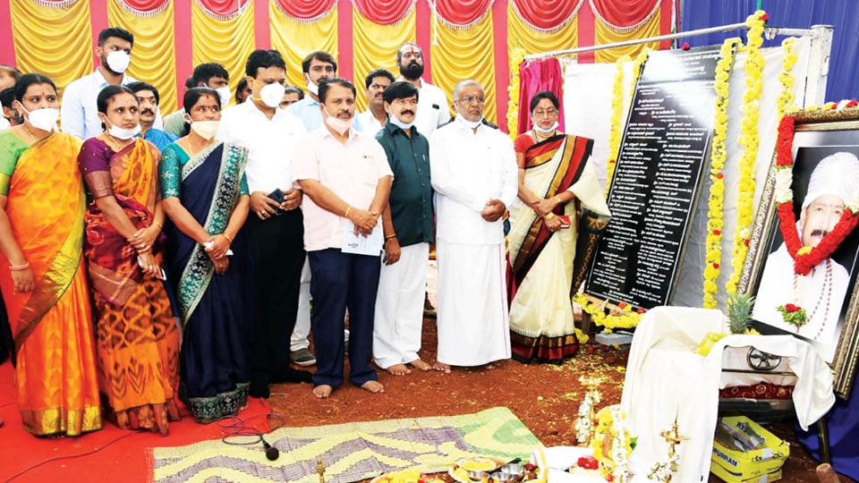 CM lays foundation for Vishnu Memorial online