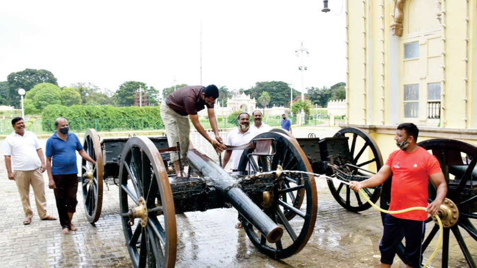 Cleaning of Palace cannons begins