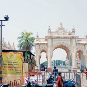 Make area around Mysore Palace litter and hawker-free