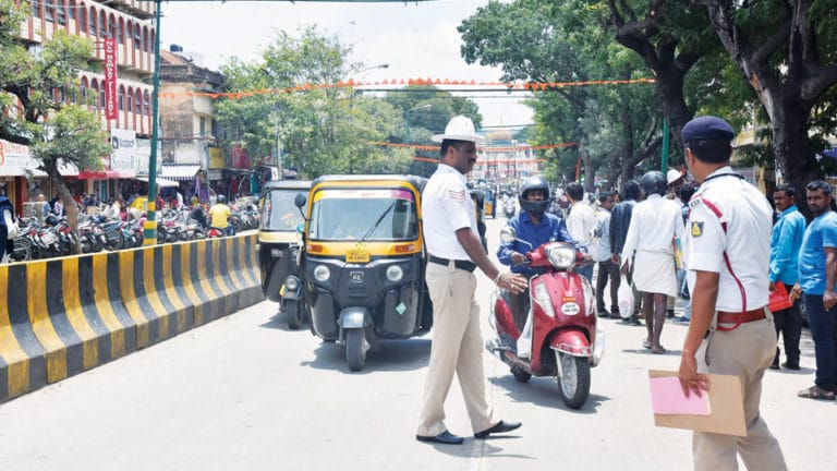 1 lakh traffic violation cases booked in August - Star of Mysore