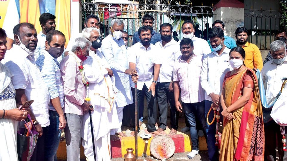 District Minister launches development works in Kumbarakoppal