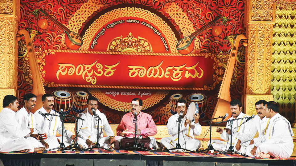 Folk Songs, Sitar-Violin Jugalbandhi entertain audience at Mysore Palace