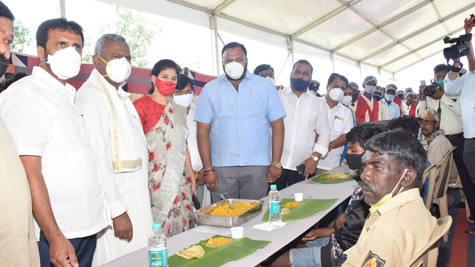 Special Dasara lunch for Mahouts