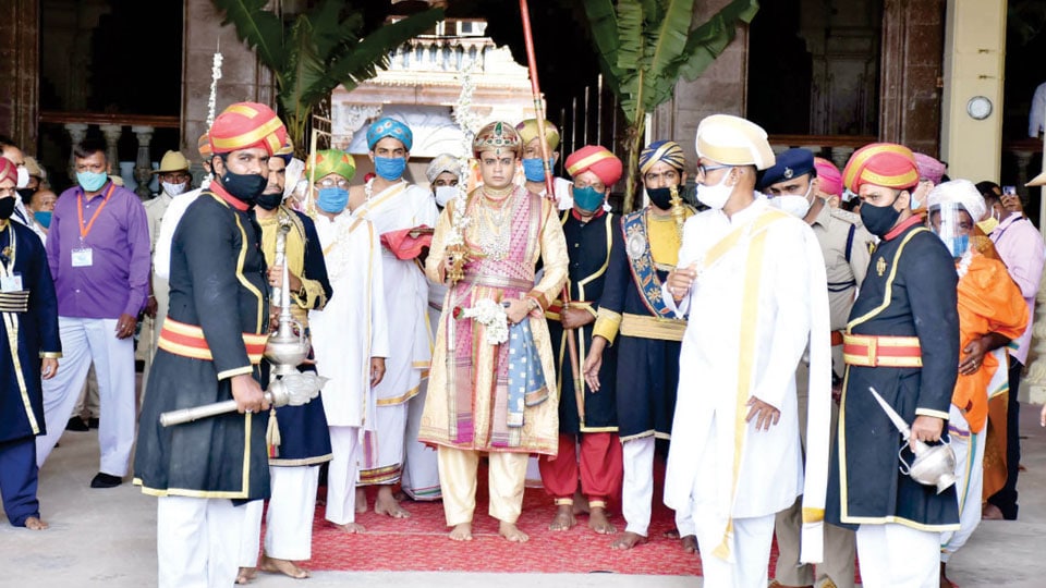 ‘Vijaya Yatre’ reminisces past glory in Palace