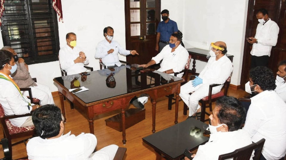 Congress discusses strategy for strengthening party in district