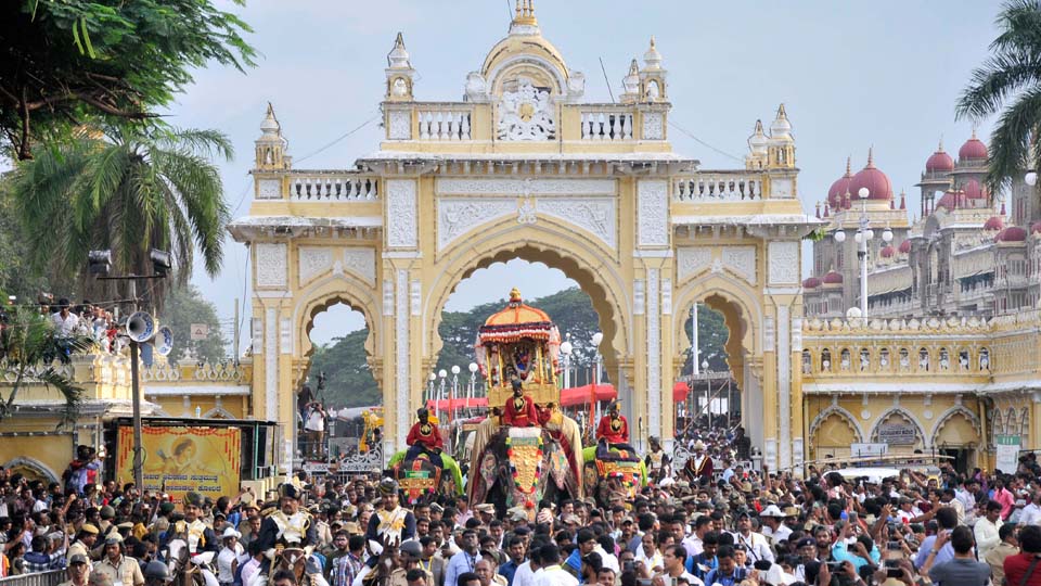 Medical experts urge Govt. not to relax rules for Mysuru Dasara
