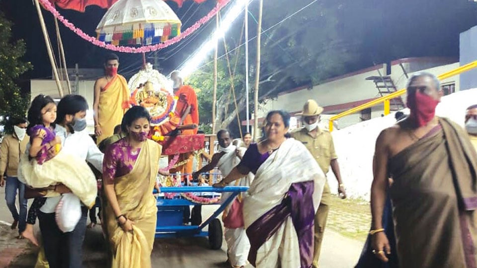 DC pulls Chariot to fulfil vow