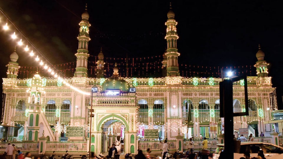 Jashne Eid Meelad-un-Nabi  celebrated at Masjid Azam