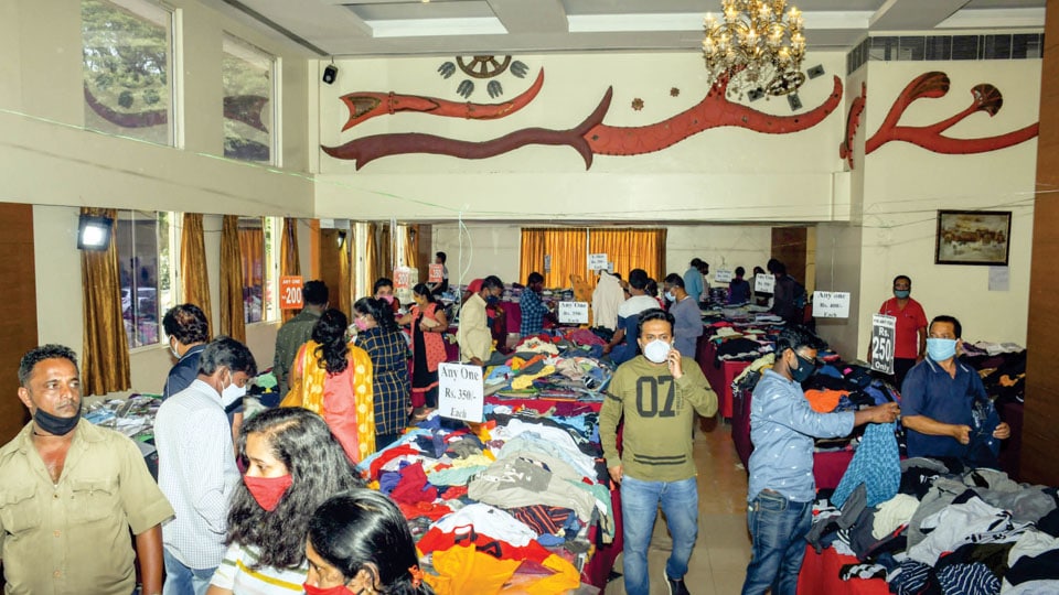 ‘Great Indian Festival – Garment Discount Sale’ to end on Oct. 26