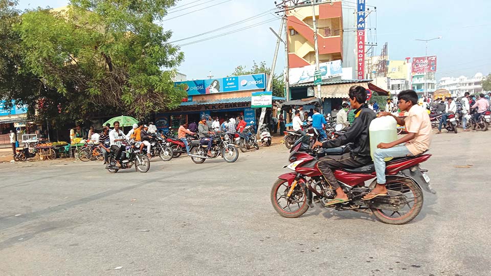 Install Traffic Signal Light at Ring Road-Parasayyana Hundi Circle