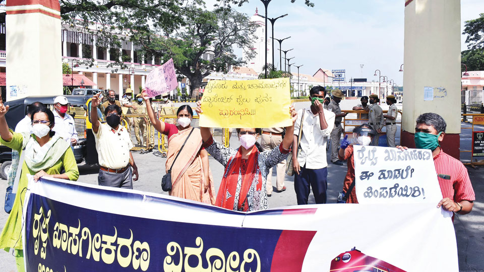 Protest held against Privatisation of Railways