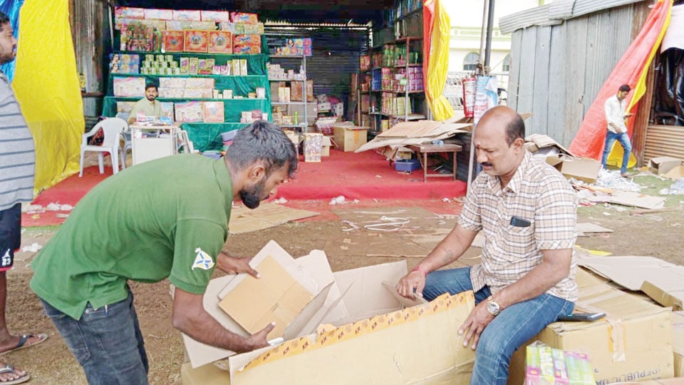Cracker stall owners wrap up business