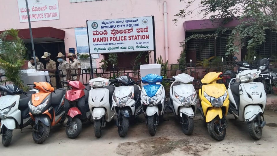 Two-wheeler lifters arrested: Nine vehicles worth Rs. 3.10 lakh recovered