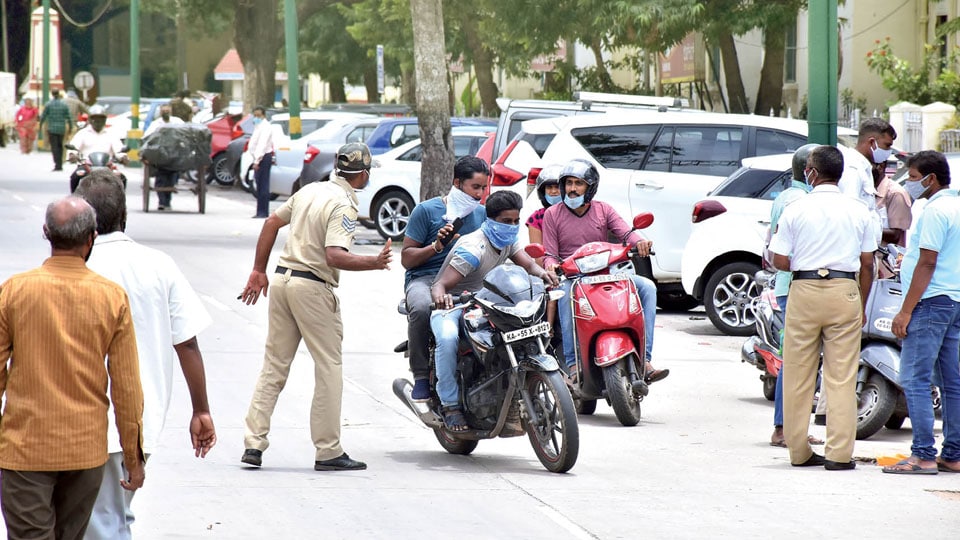Traffic Police intensify checks; collect Rs. 1.36 crore in one month
