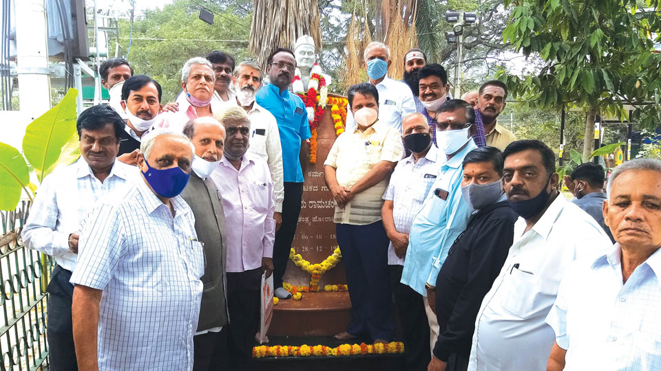Freedom fighter’s bust garlanded to mark 31st death anniversary
