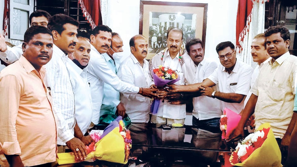 Ex-MP Dhruvanarayan vows to bring back Congress to power in Karnataka