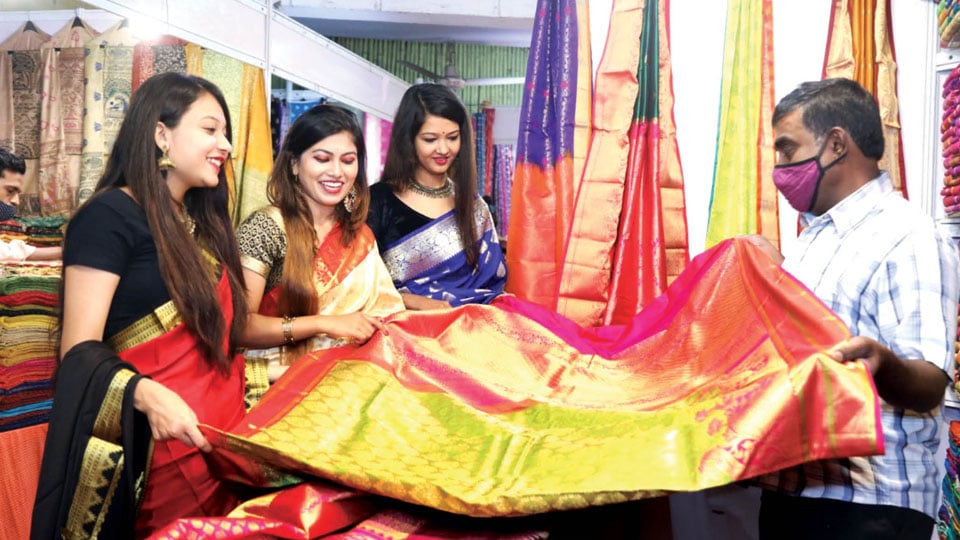 Silk India expo begins