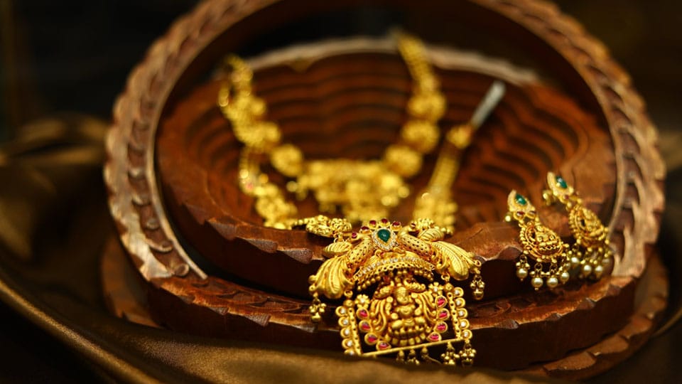 Indian jewellery giant, Malabar Gold & Diamonds, launches first store in  Canada