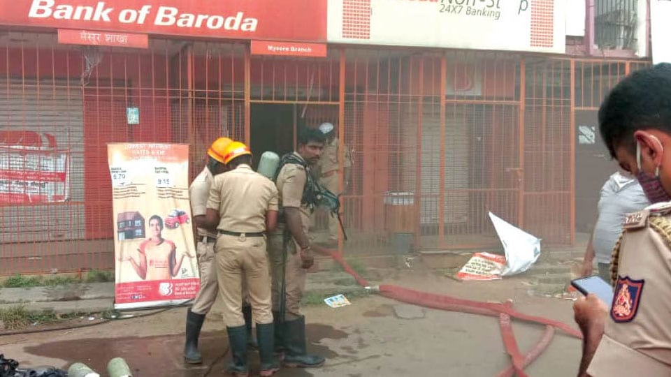 Fire due to short circuit partially destroys Bank in city