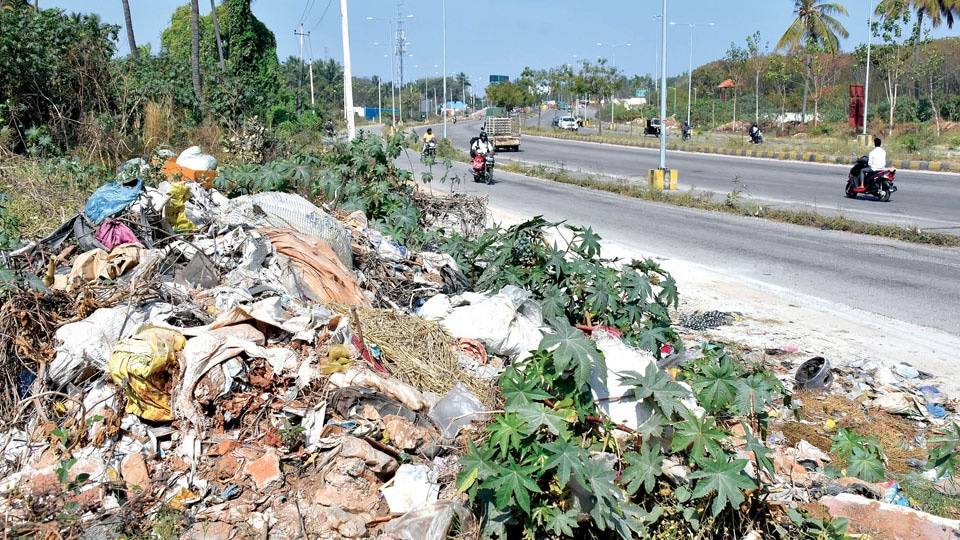 Garbage dumping on Ring Road: Srirampura TMC forms special team to impose spot fine