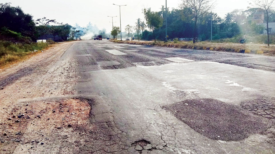 Pathetic condition of Kalidasa, Gokulam Roads causing problems to motorists, pedestrians