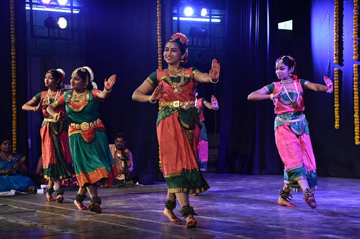 Tribals dance in gay abandon - Star of Mysore