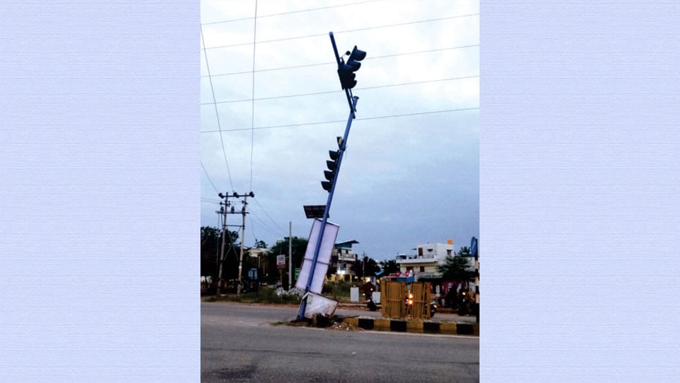 Tilted traffic pole on Ring Road needs attention