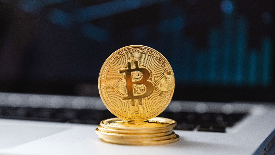 Govt. officer’s wife loses Rs. 55,000 to bitcoin