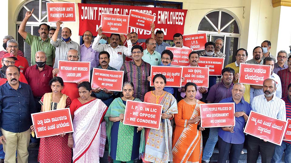 LIC employees oppose disinvestment