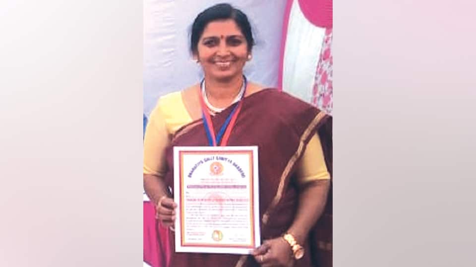 Savithribai Phule Award conferred on Prof. M.S. Manonmani