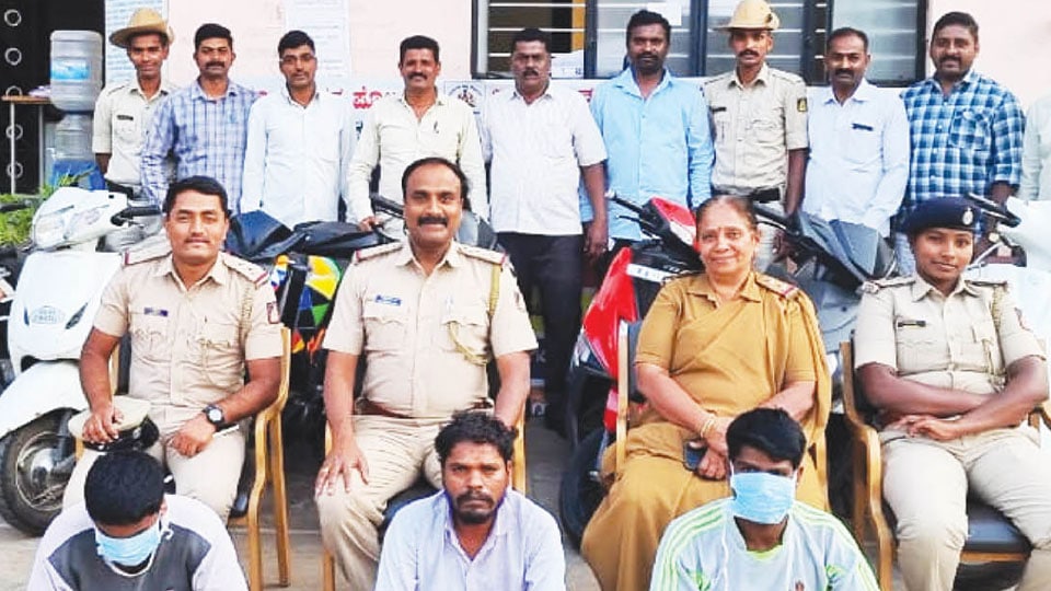 Two-wheeler lifters arrested by Vijayanagar Police