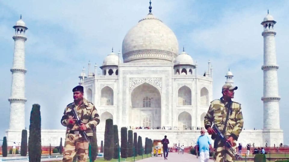 HOAX BOMB CALL: Taj Mahal Shut